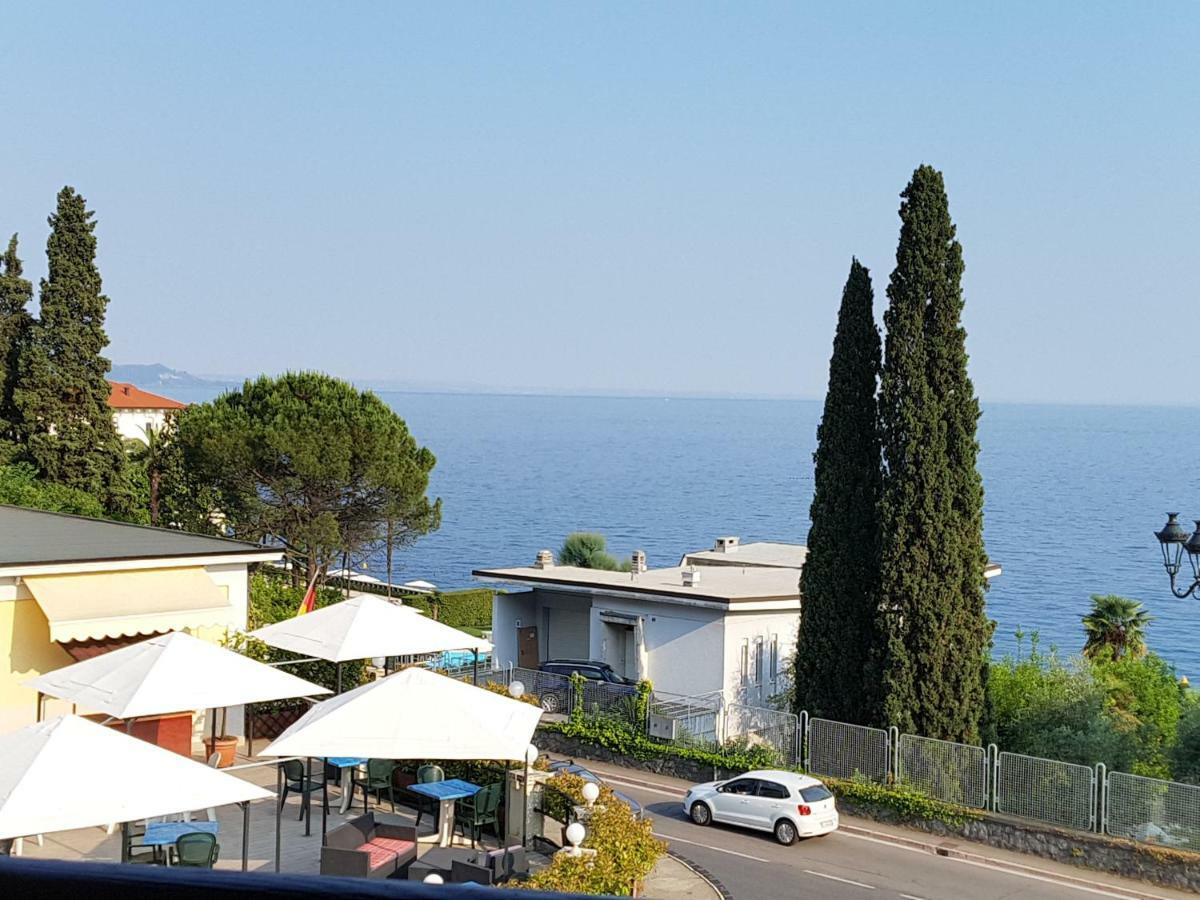 Hotel Made In Brazil à Gardone Riviera Extérieur photo